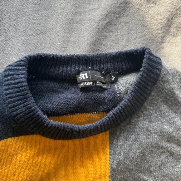 Simons Sweater Medium - Picture 2 of 3